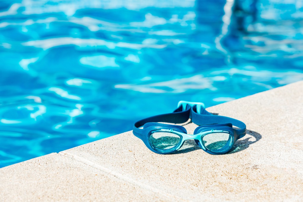 Avoid the splash: swimming with uveitis – Living With Uveitis